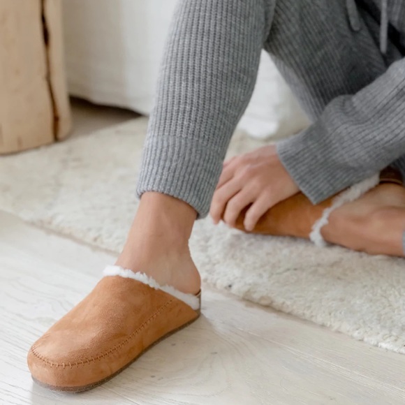 Jenni Kayne Shoes - Jenni Kayne Shearling-Lined Moc Clog in Saddle